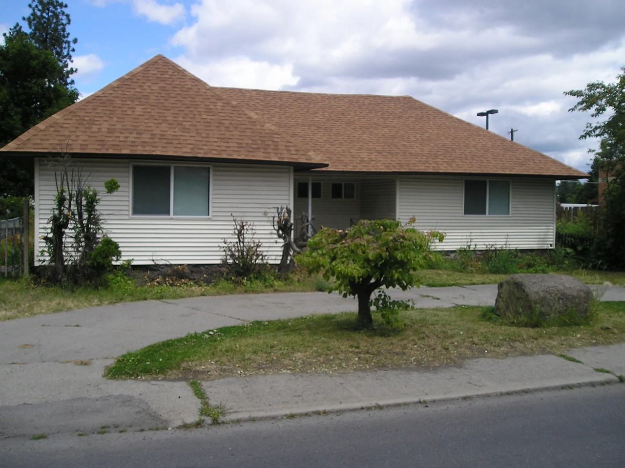 409 E 29th Ave - Photo 3 of 20