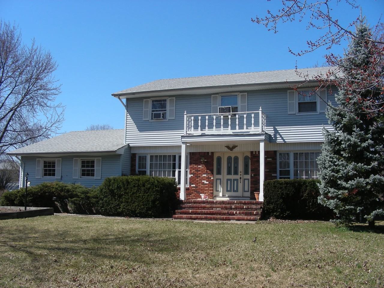 17 Arnold Dr - Photo 2 of 12