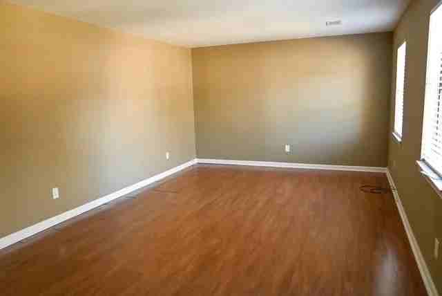 2420 Hampstead Dr - Photo 3 of 8