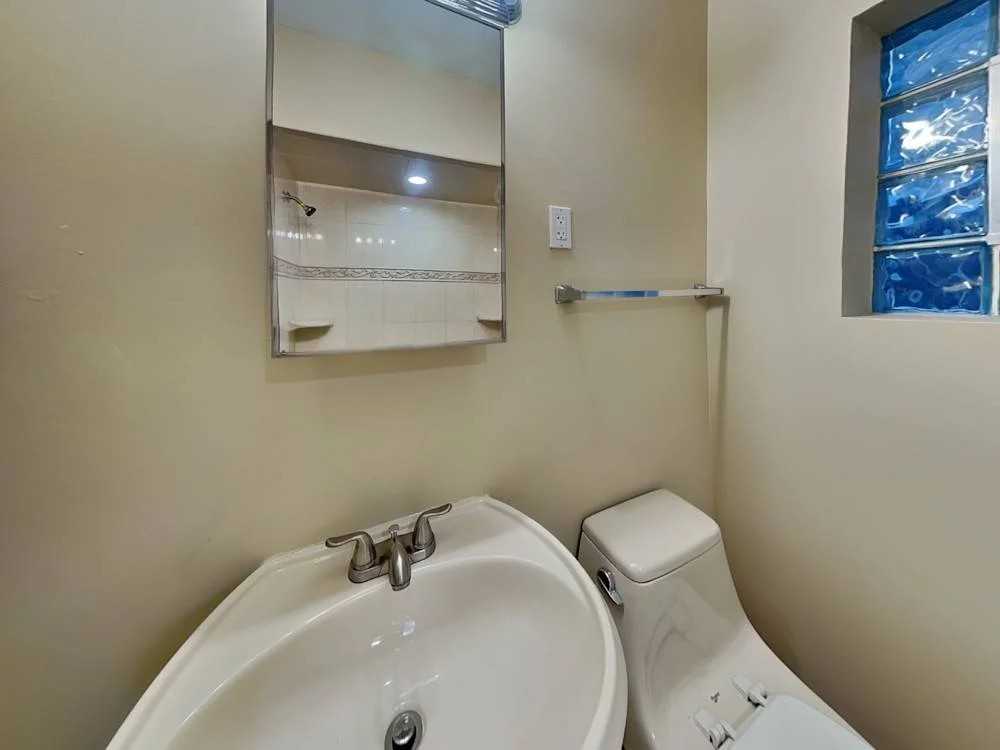 2407 Highland Ave - Photo 3 of 10