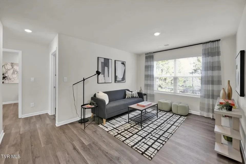 678 Saint Andrews Dr - Photo 5 of 19