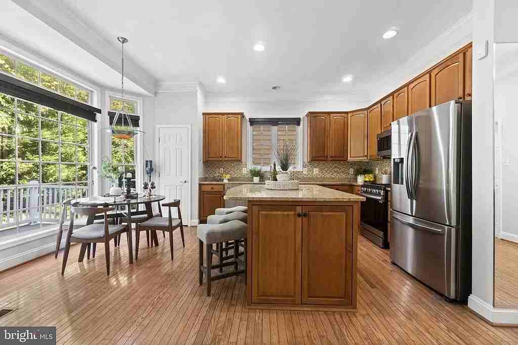 222 Shadow Glen Ct - Photo 5 of 13