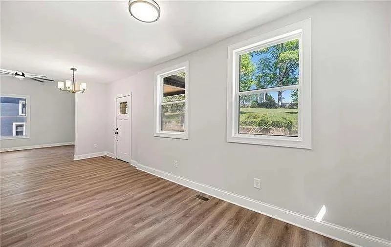 208 Highland Ave - Photo 5 of 19