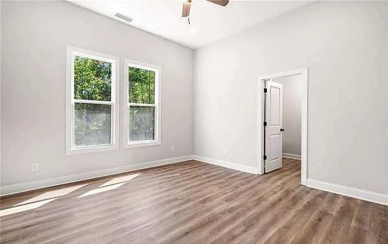 208 Highland Ave - Photo 7 of 19