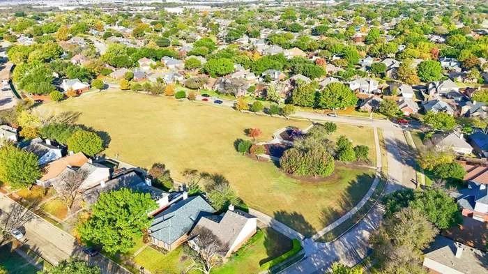 3308 Silent Oak Ln - Photo 3 of 20