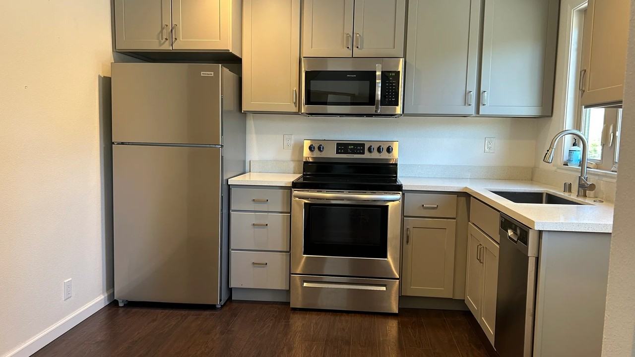 18605 Castle Lake Dr #1 - Photo 3 of 20