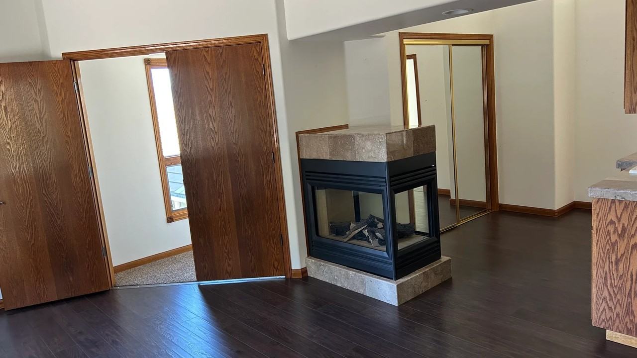 18605 Castle Lake Dr #1 - Photo 4 of 20