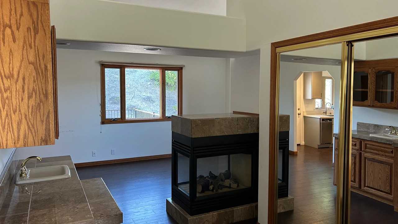 18605 Castle Lake Dr #1 - Photo 5 of 20