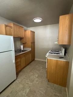 560 Coombs St #3 - Photo 2 of 5