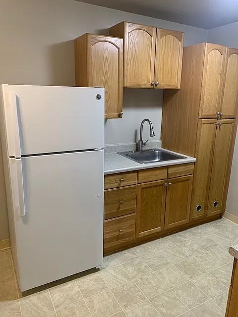 560 Coombs St #3 - Photo 3 of 5