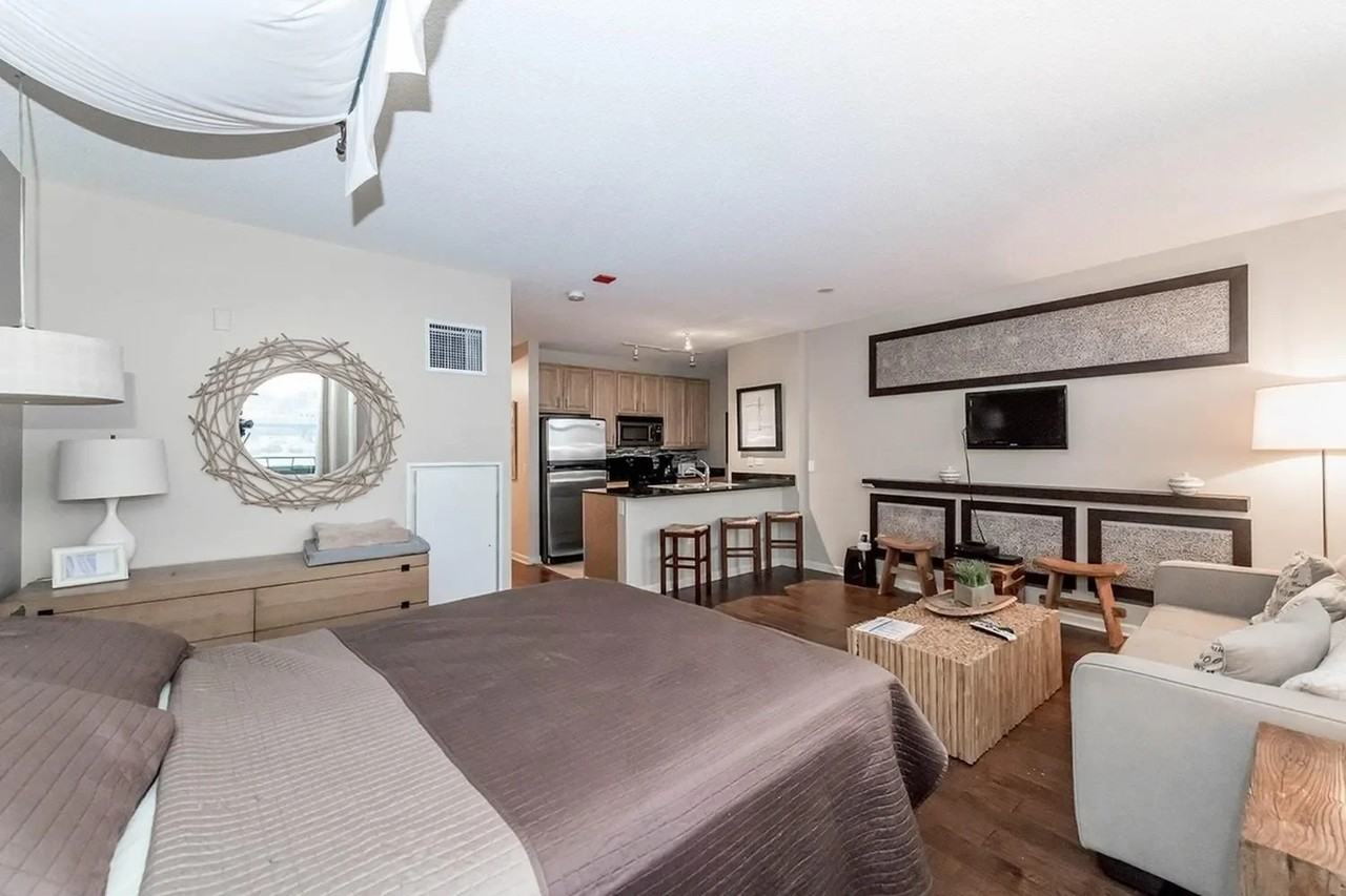 610 W Kinzie St - Photo 3 of 15