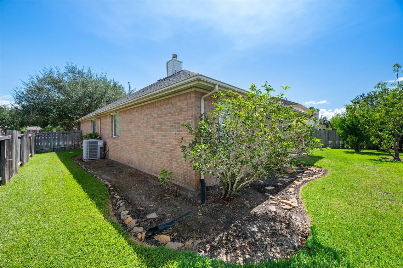 11402 Bucks Bridge Ln #11402 - Photo 4 of 42