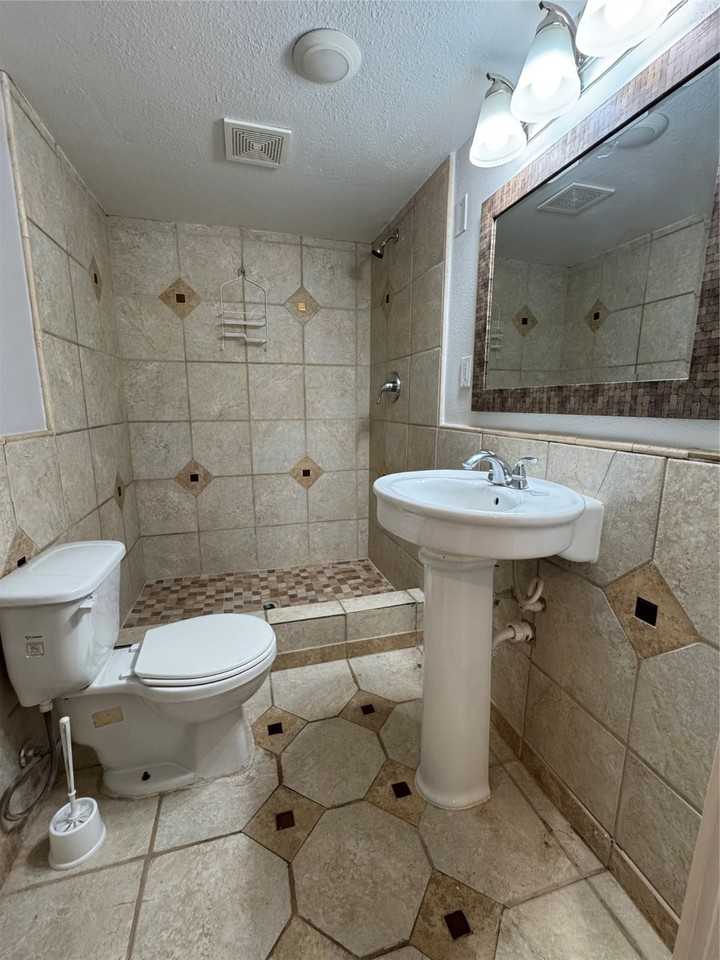 512 Melbourne St #512 - Photo 5 of 7