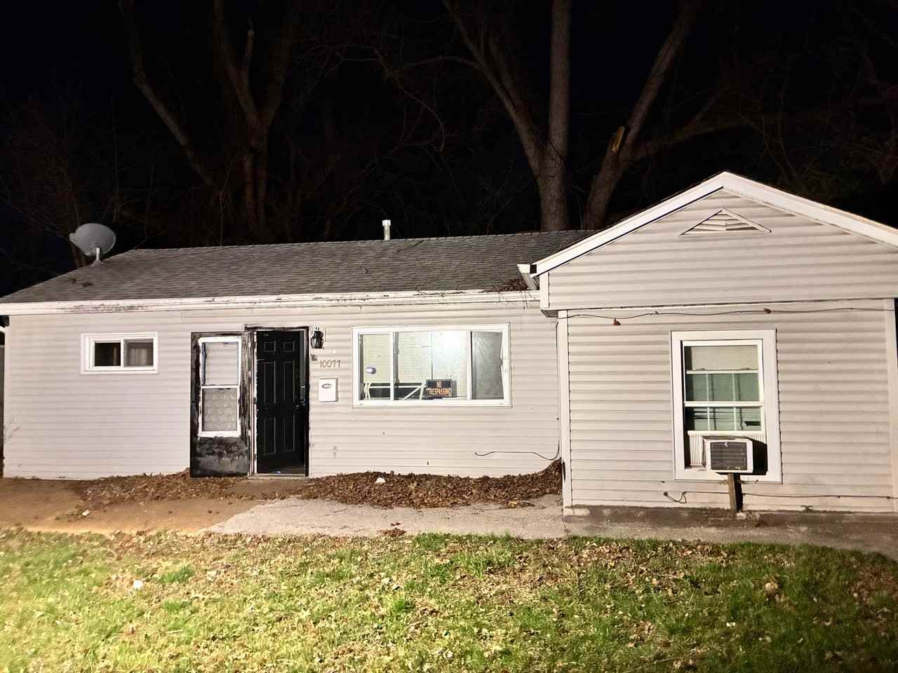 10077 Earl Dr - Photo 2 of 17