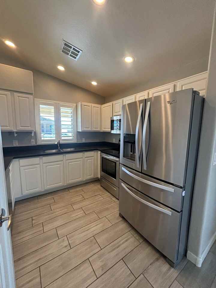 9088 W Rafael Dr - Photo 2 of 13