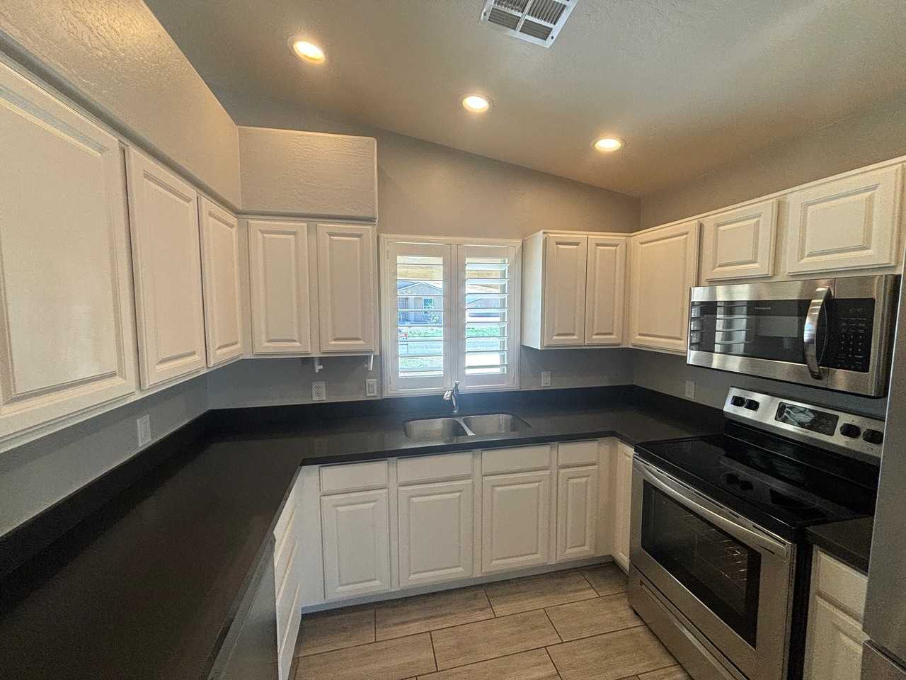 9088 W Rafael Dr - Photo 3 of 13