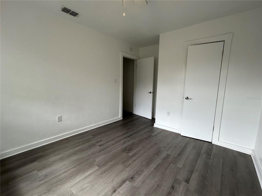 243 Avenue L Ne #243 - Photo 4 of 7