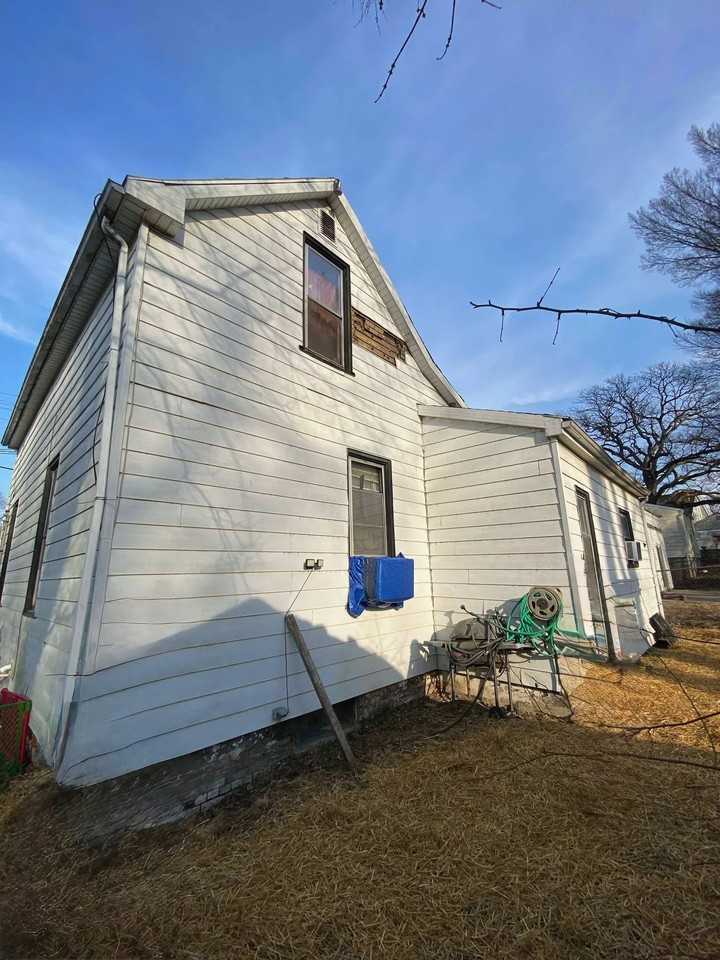 618 W Monroe St - Photo 2 of 13