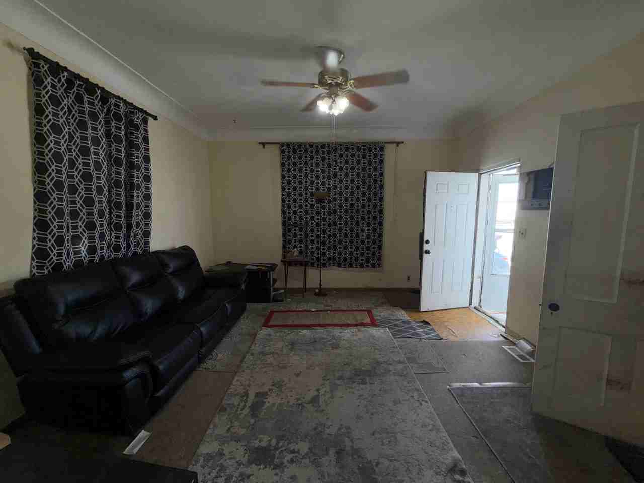 618 W Monroe St - Photo 3 of 13