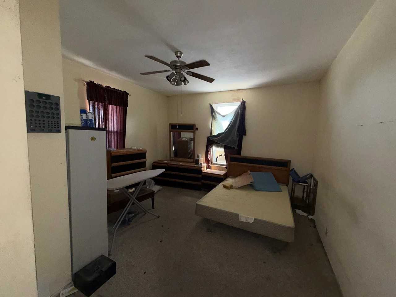 618 W Monroe St - Photo 4 of 13