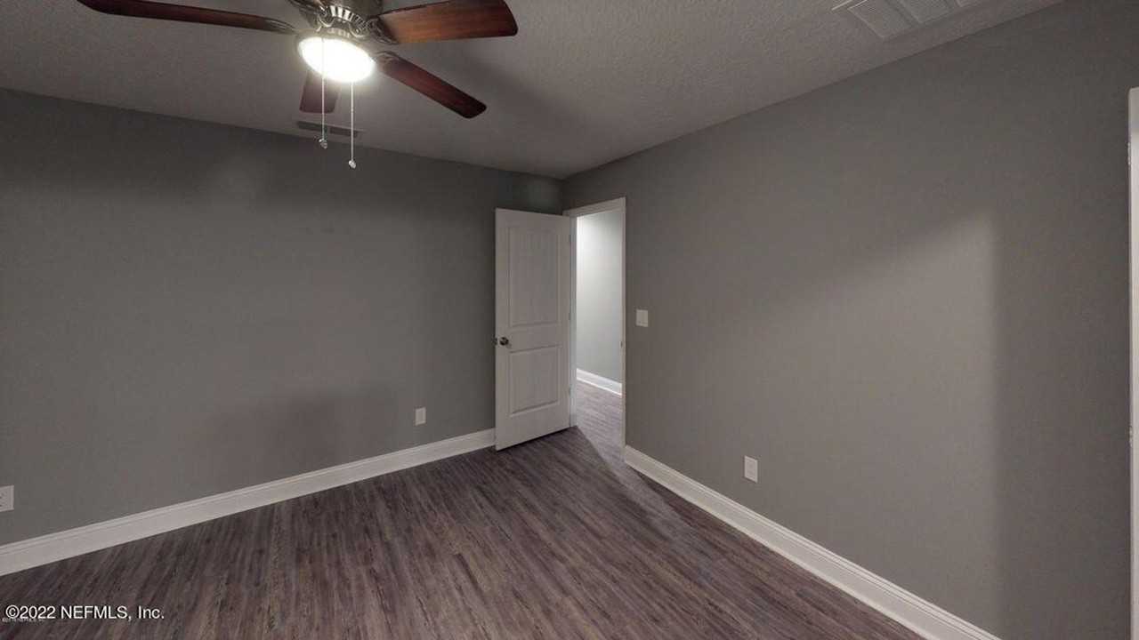 2222 Thomas Ct - Photo 4 of 7