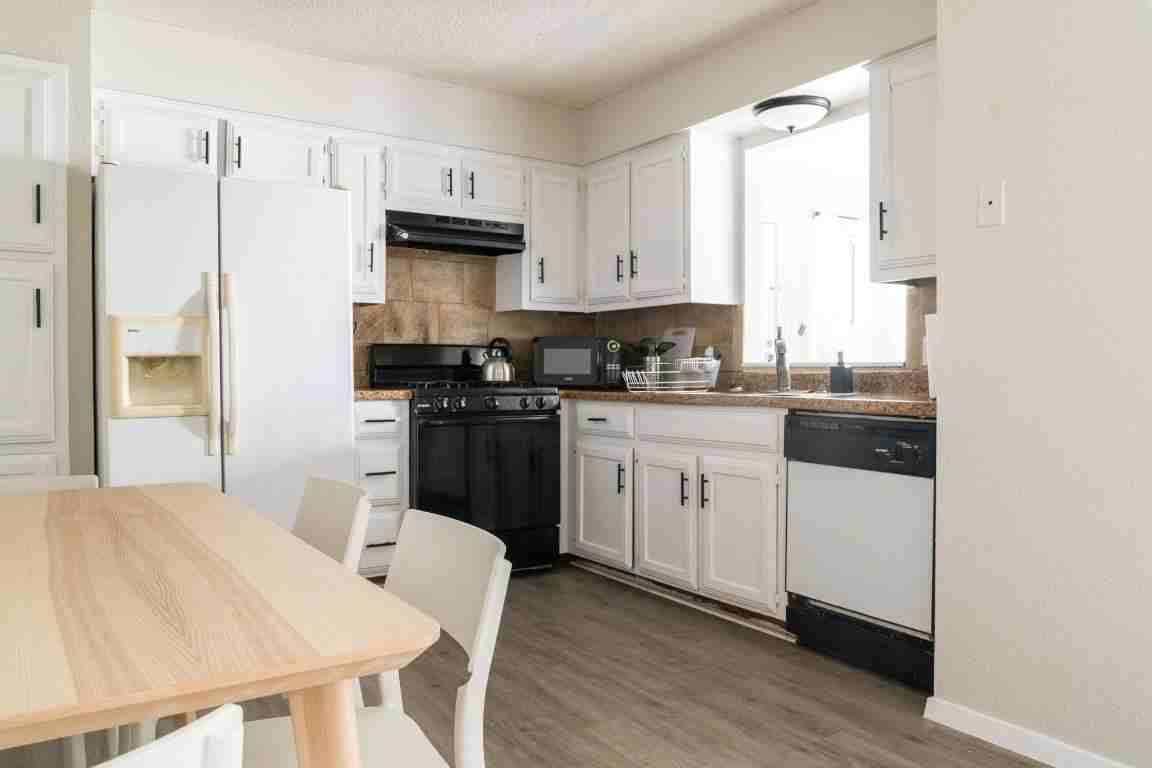 1212 Bonnie Brae St #1212A - Photo 5 of 16