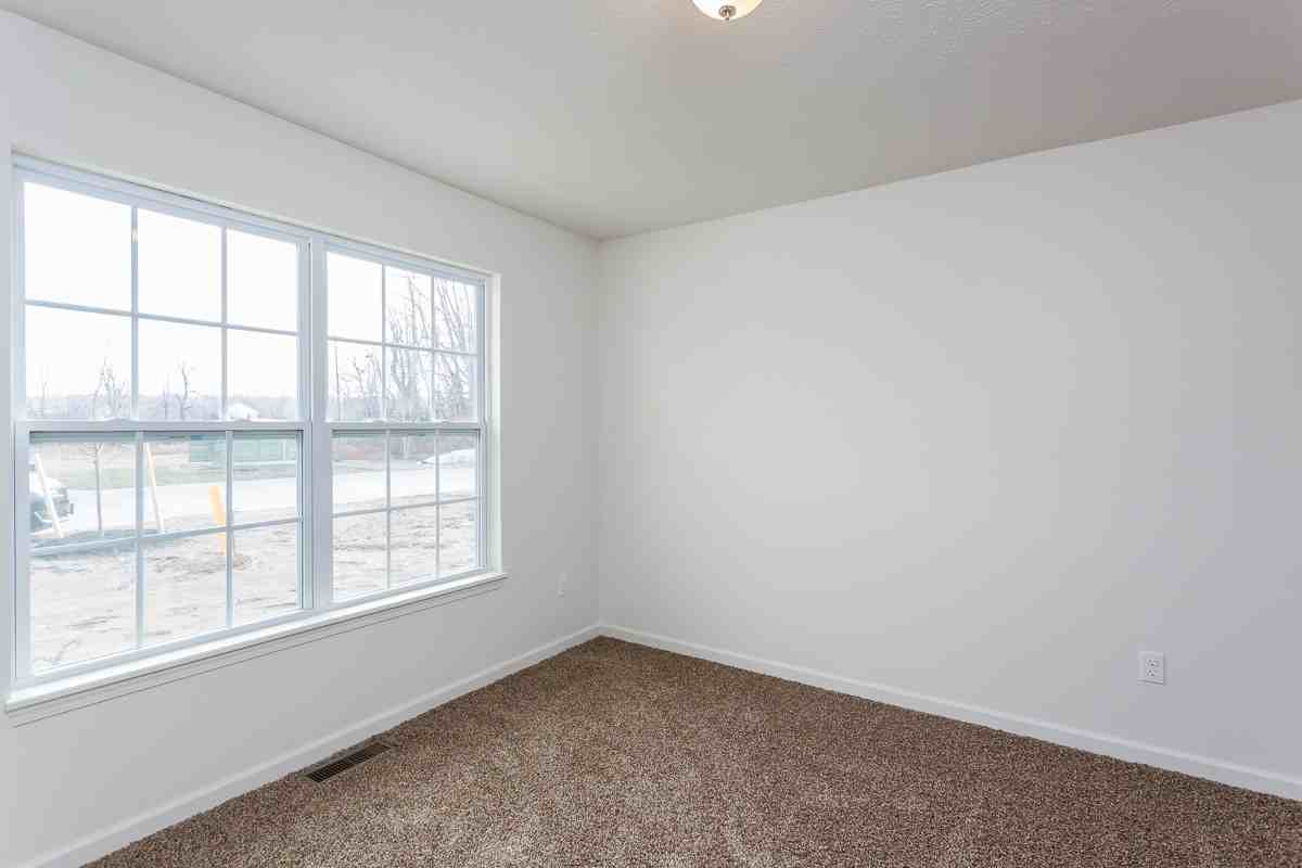 47 Silverlight Way - Photo 3 of 14