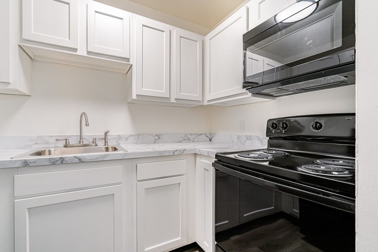 Lindsay Court Apartments - Photo 6 of 50