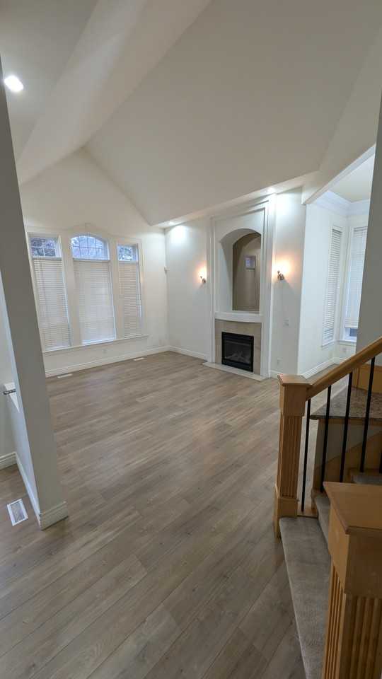 2625 139 Street - Photo 4 of 15