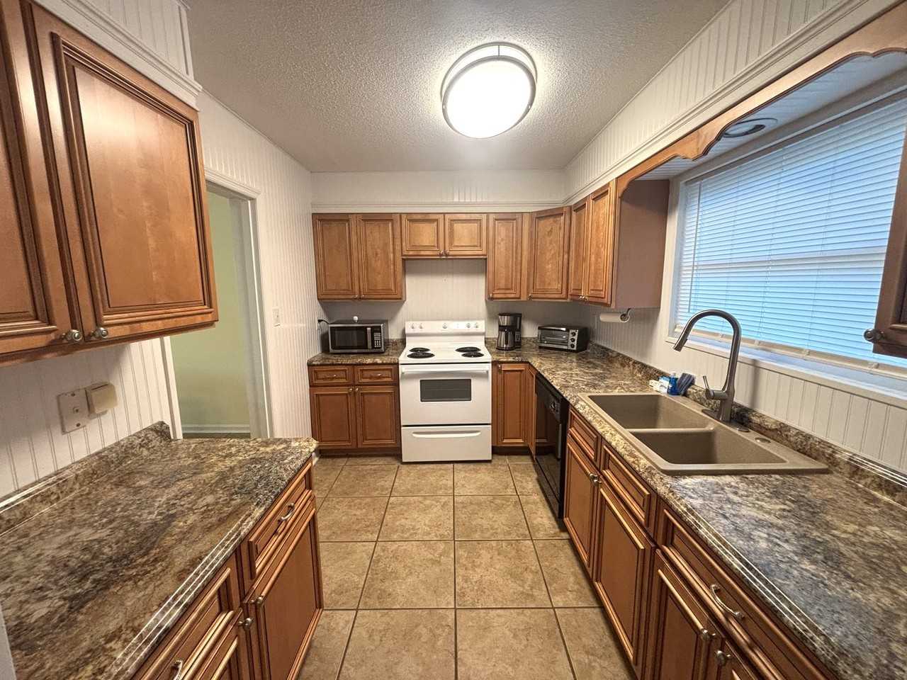 1012 Possum Trot Rd - Photo 6 of 34