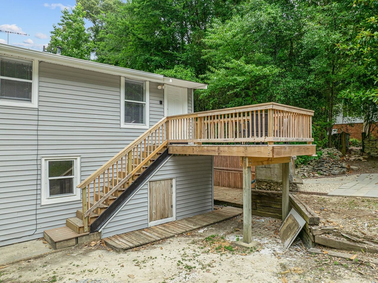 1202 E 14th St #C - Photo 4 of 33