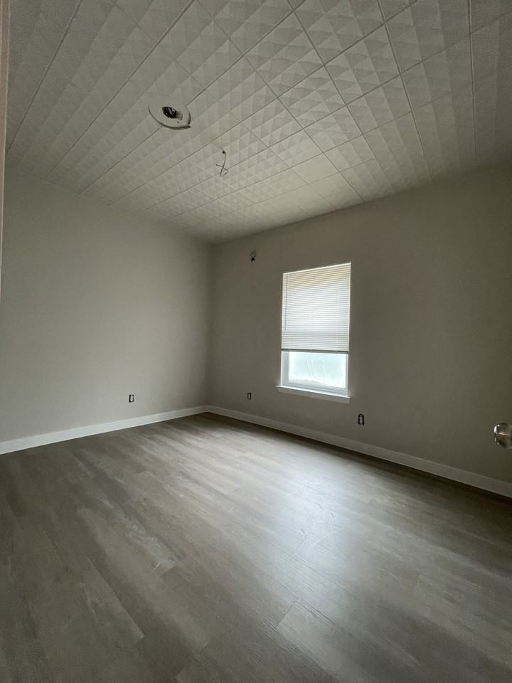 506 W Blair St #NA - Photo 7 of 18