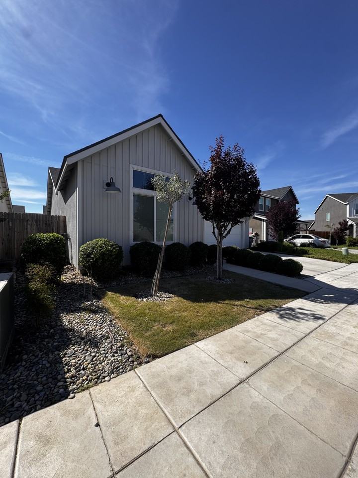 N Phoenix Ave #NA - Photo 2 of 24