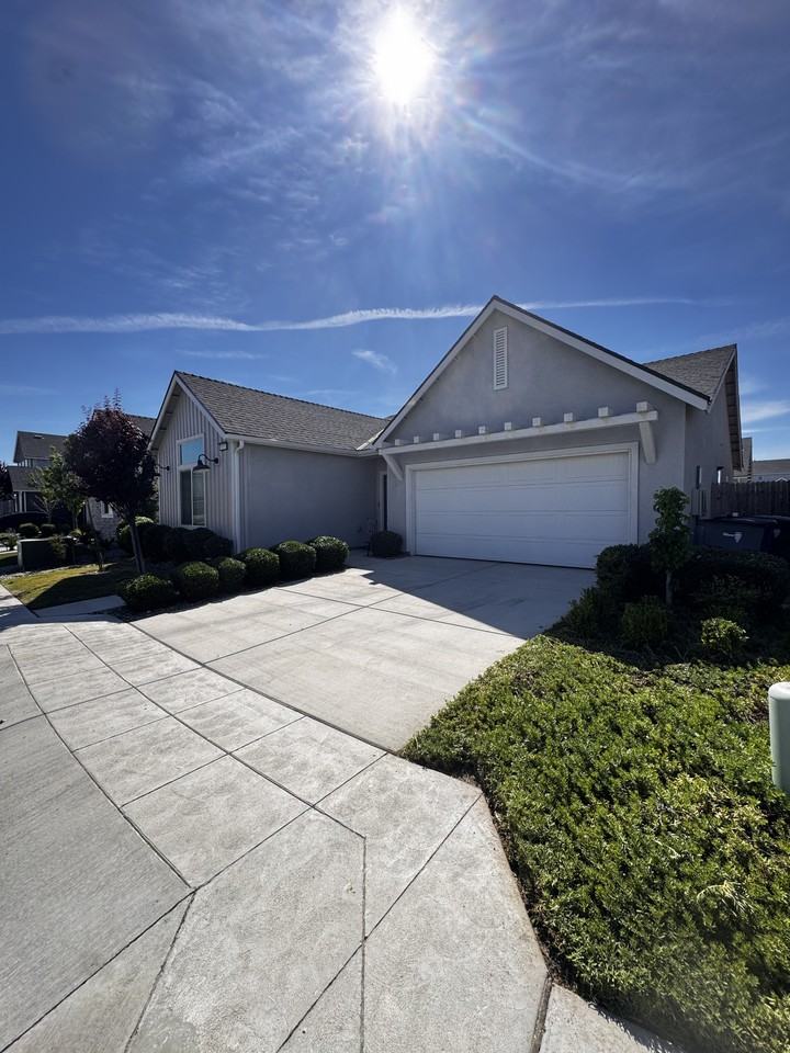 N Phoenix Ave #NA - Photo 3 of 24