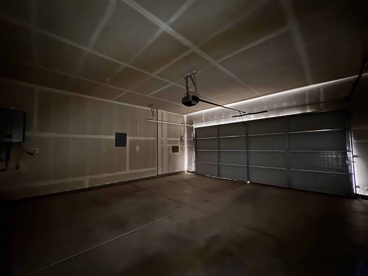 N Phoenix Ave #NA - Photo 5 of 24