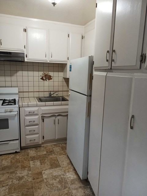 664 Lincoln Rd E #664 - Photo 5 of 11