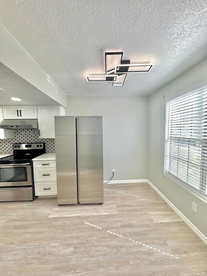 16565 Brigadoon Dr - Photo 3 of 21