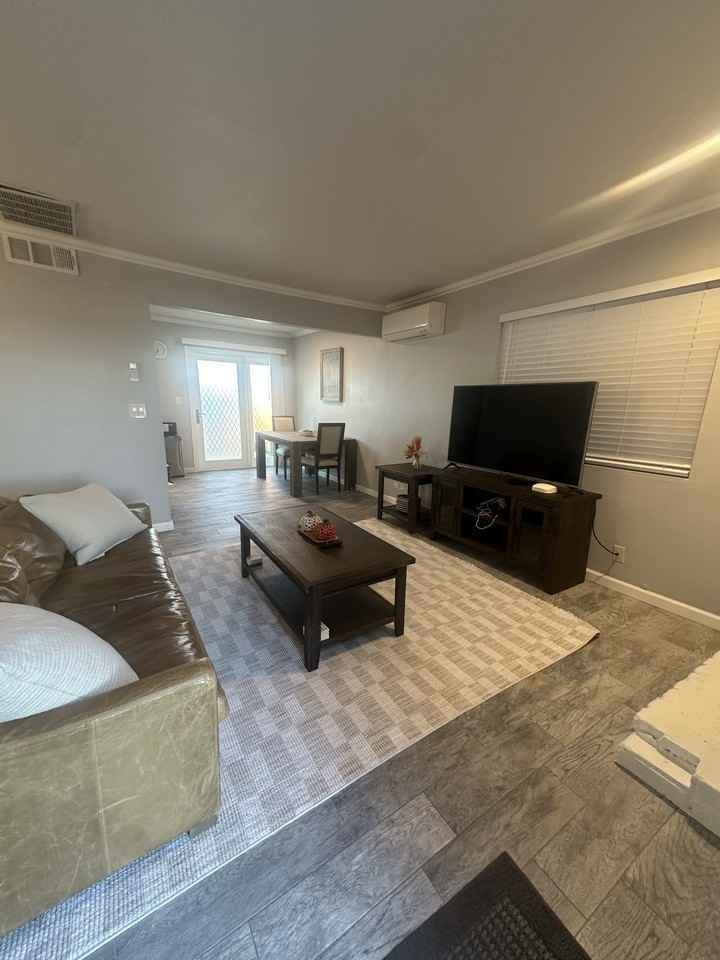 308 W Wilson Ave #B - Photo 2 of 16