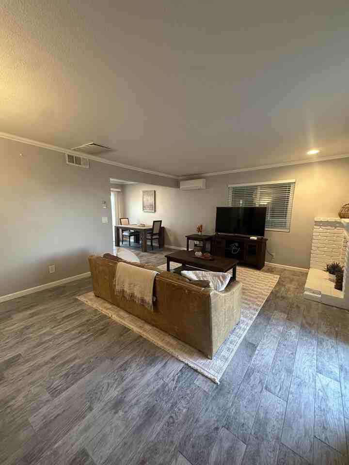 308 W Wilson Ave #B - Photo 3 of 16