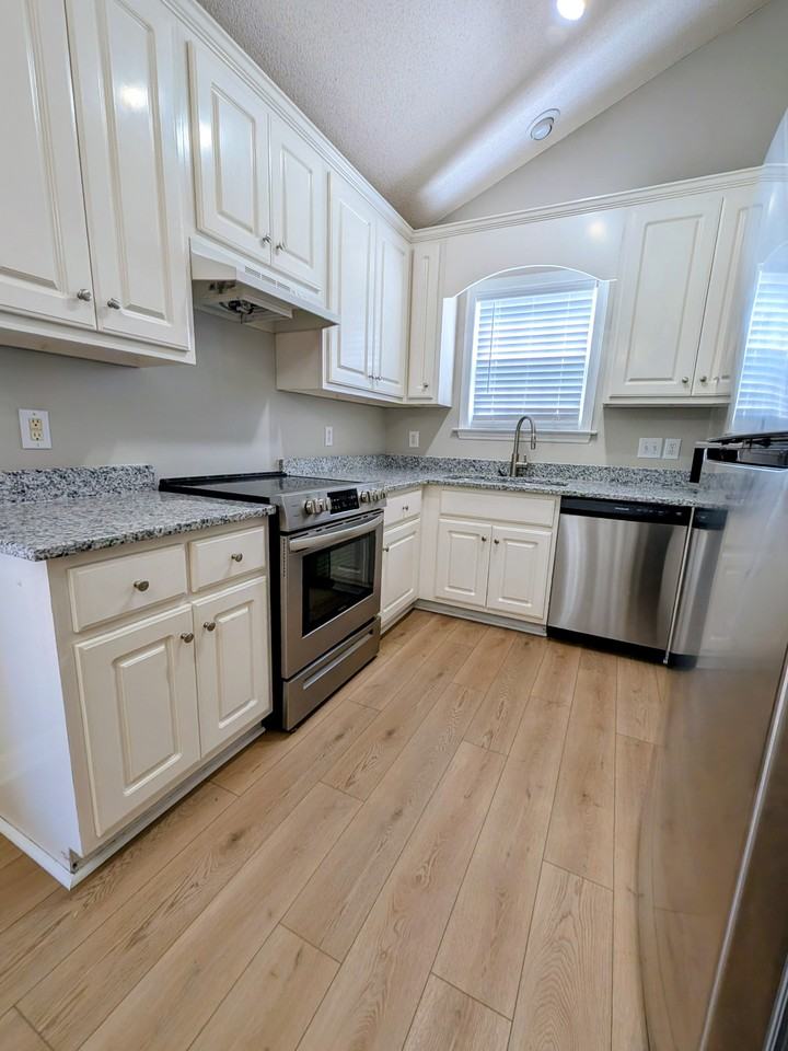 243 Dullis Cir #NA - Photo 4 of 11