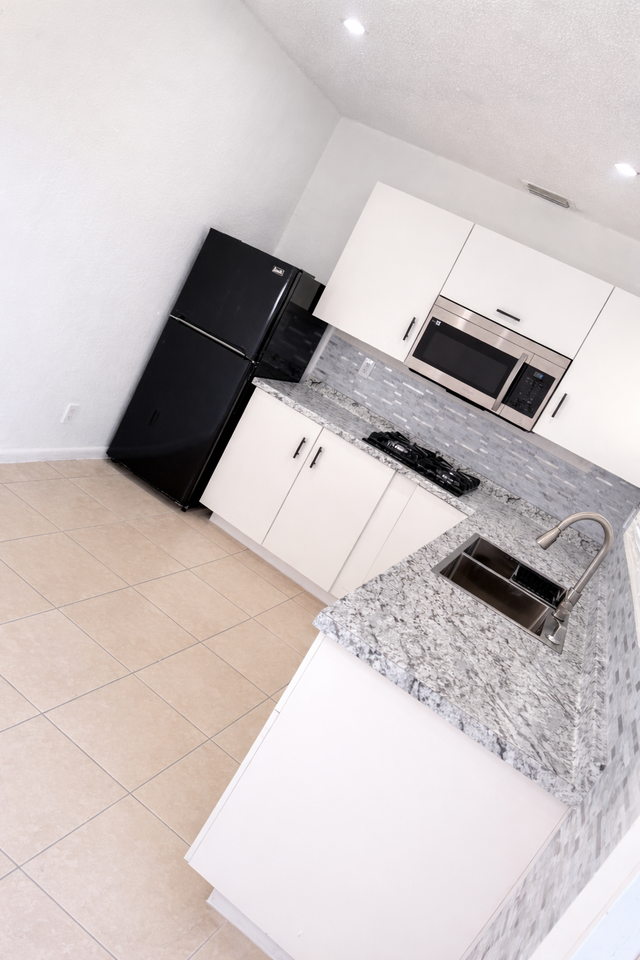 4441 Sw 18th St #NA - Photo 3 of 8