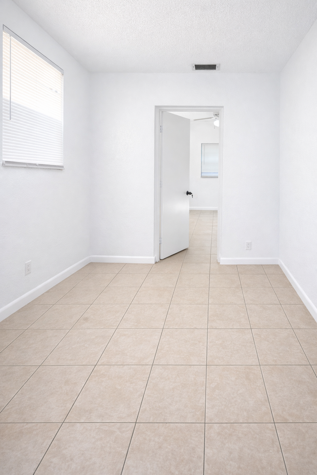 4441 Sw 18th St #NA - Photo 6 of 8