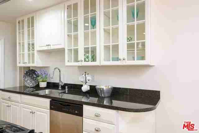 922 16th St #3 - Photo 6 of 20