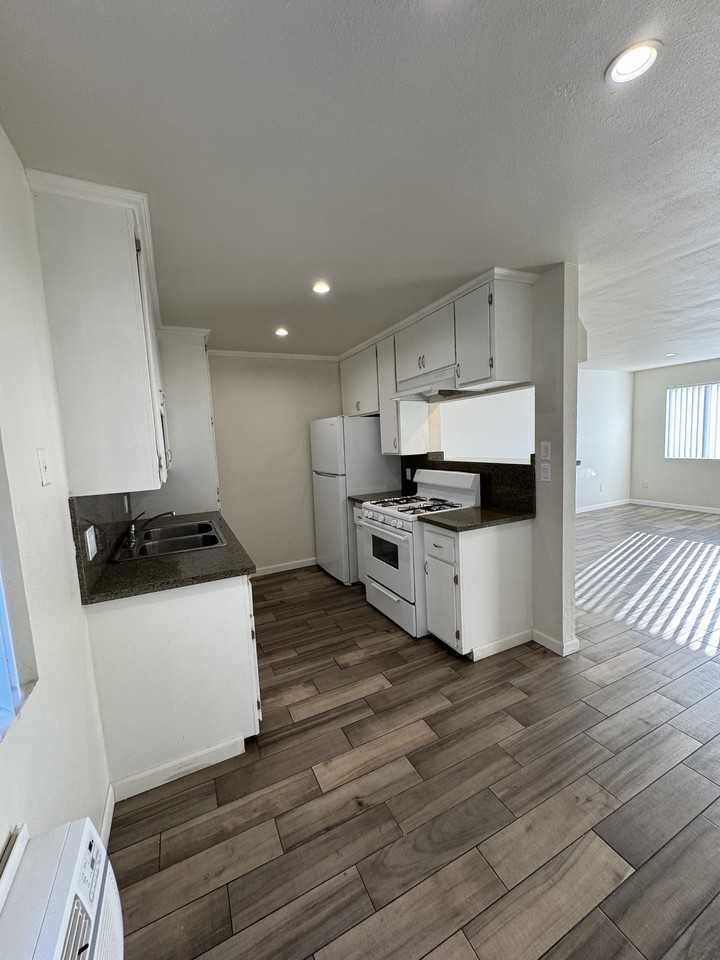 25452 Cole St #XX - Photo 2 of 12