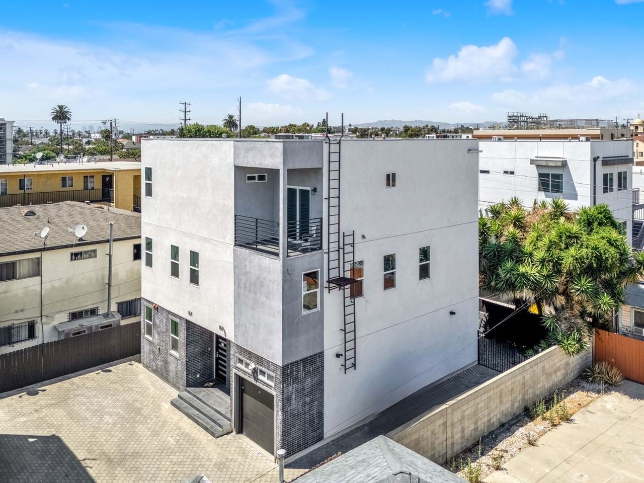Soho Group 1369 - Photo 2 of 25
