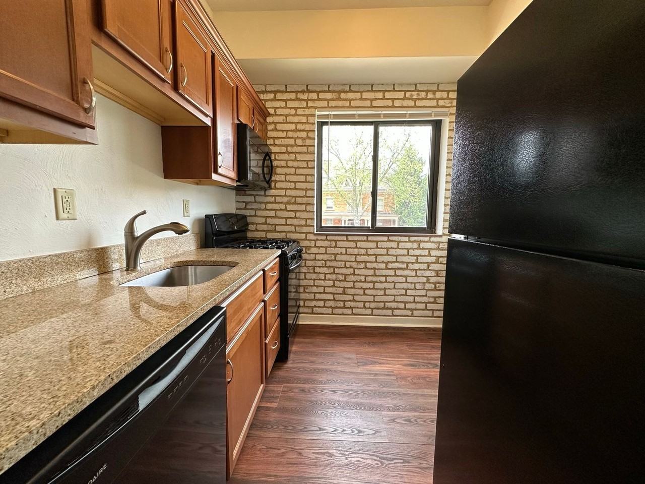 5320Fifth - Photo 2 of 31