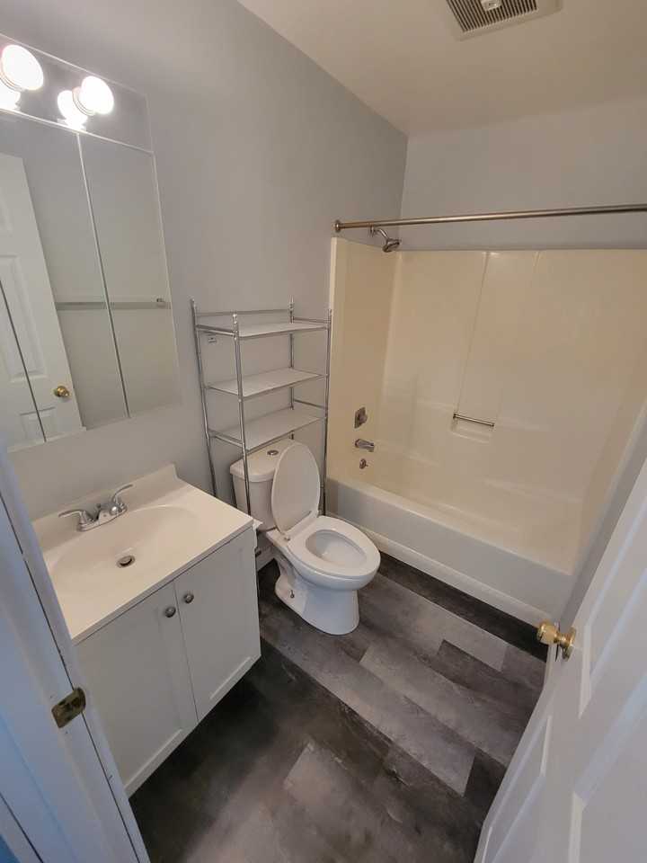 1003 Saint Anne St #103 - Photo 7 of 10