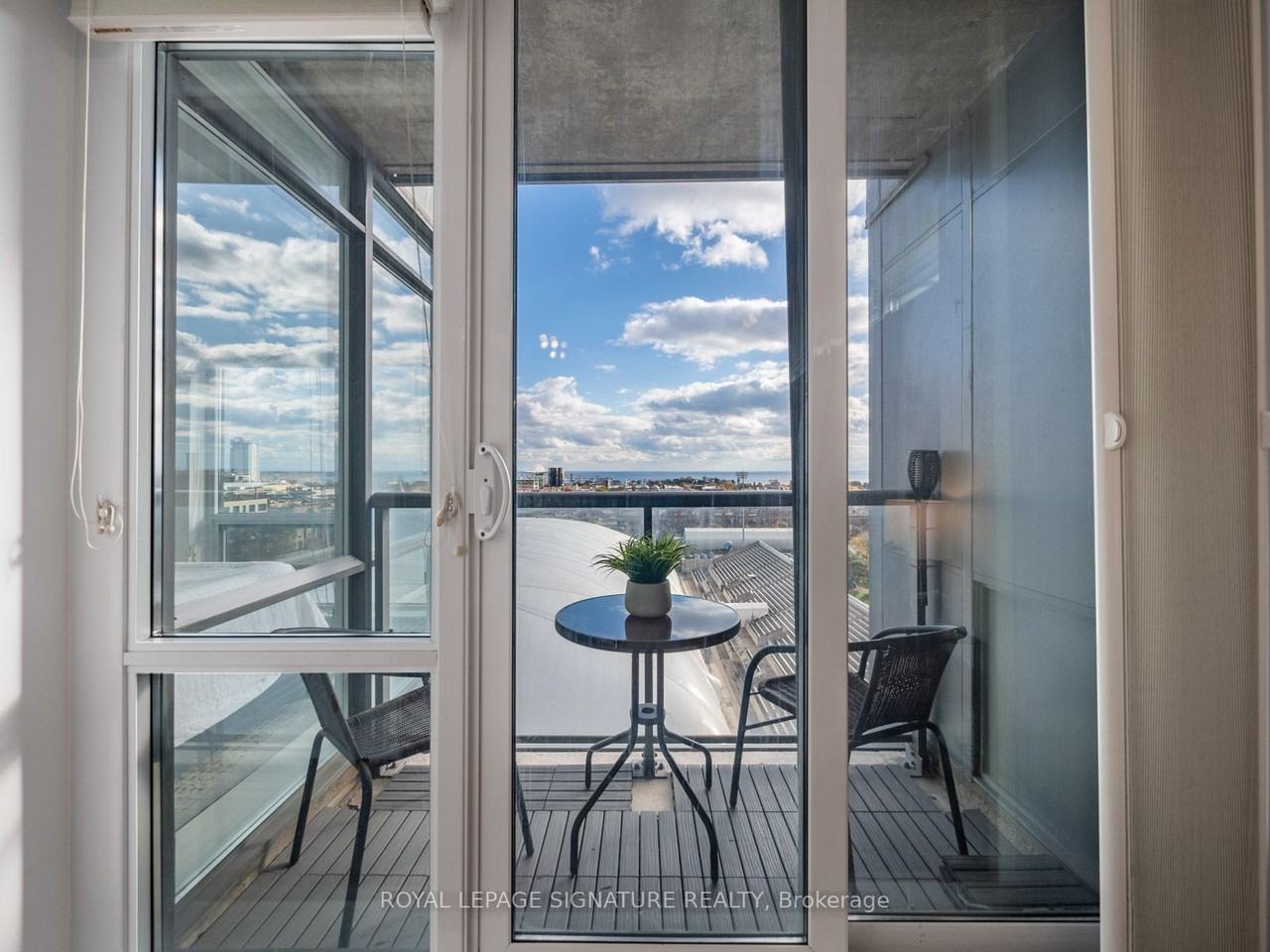 20 Joe Shuster Way #1113 - Photo 6 of 19