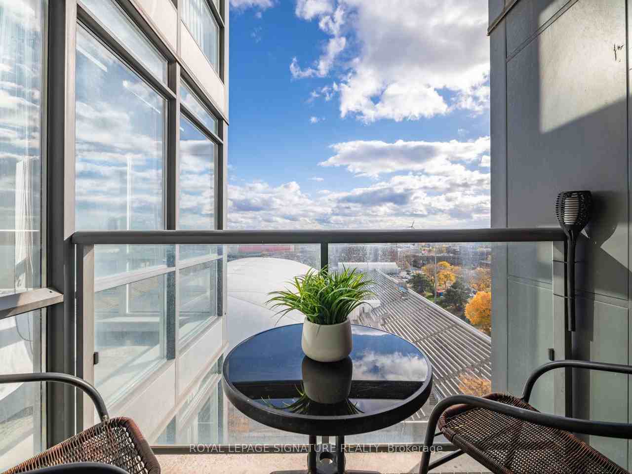 20 Joe Shuster Way #1113 - Photo 7 of 19