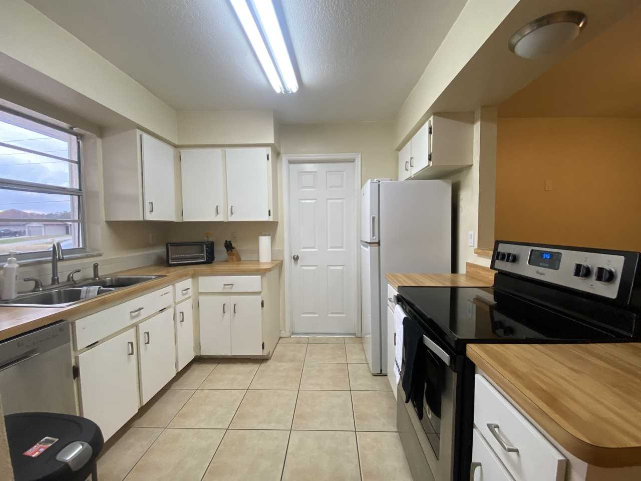 278 Boundary Blvd #B - Photo 5 of 14